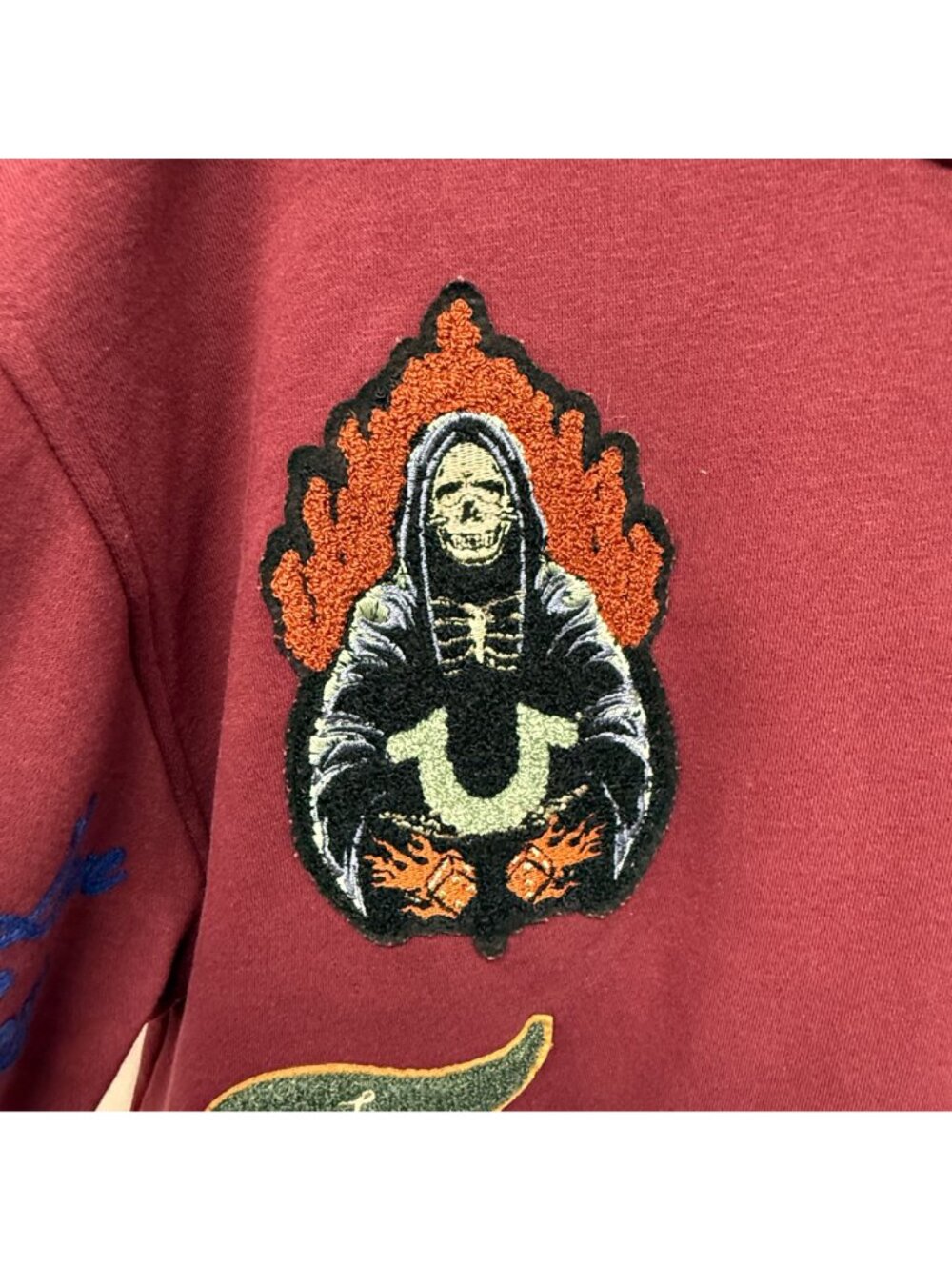 True Religion Men's Relaxed Fit Patch Graphic Hoodie Burgundy - Picture 12 of 16